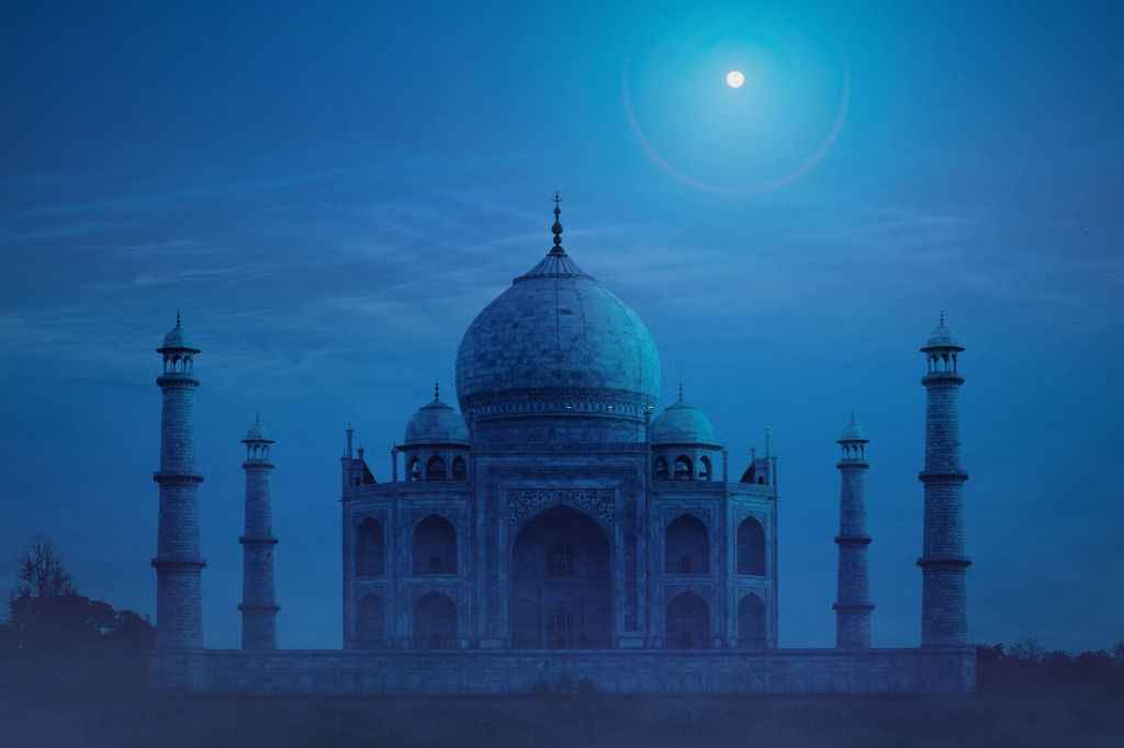 Changing Colours Of Taj Mahal