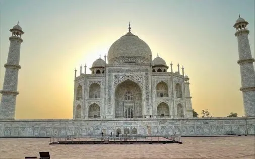 Trips to Taj Mahal From Delhi